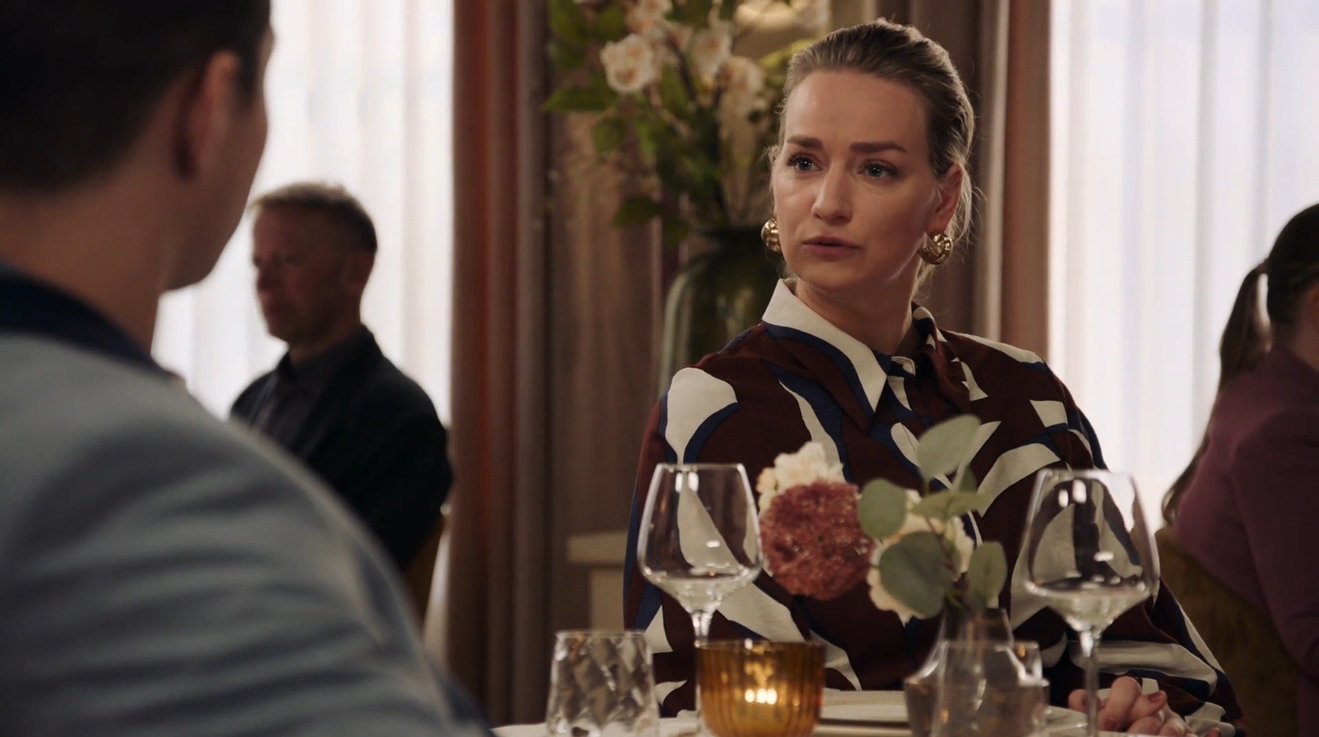 Henriette waarschuwt Valentijn voor overhaaste beslissingen